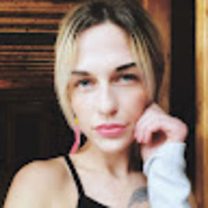 Meet your Posher, Caitlin